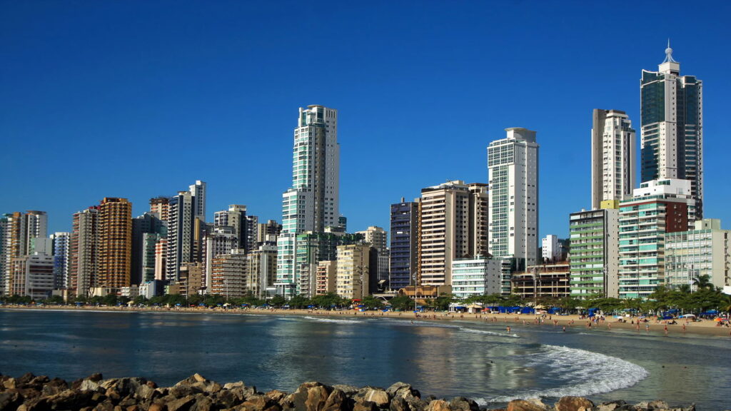 Confira a previsão do tempo completa para Balneário Camboriú 18 até 22/10!