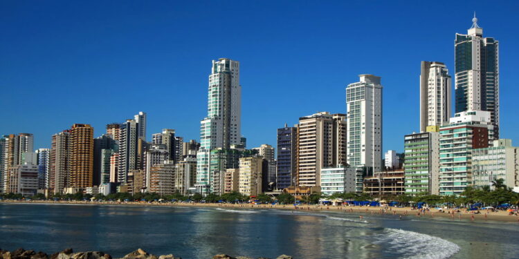 Confira a previsão do tempo completa para Balneário Camboriú 18 até 22/10!