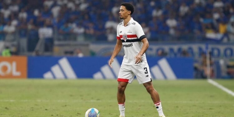Brasileirão 2024: Jamal Lewis deve ser titular no São Paulo contra o Criciúma.