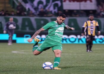 Brasileirão Série B: Chapecoense vence o líder Santos de virada e se afasta do Z-4.