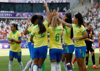 Salários injustos: Por que as jogadoras de futebol ganham muito menos que os homens?