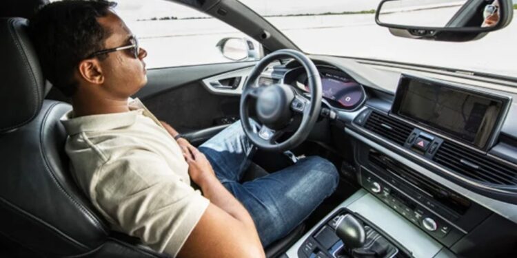 Carro dirigindo sozinho | Veja essa imagem em: Free Malaysia Today