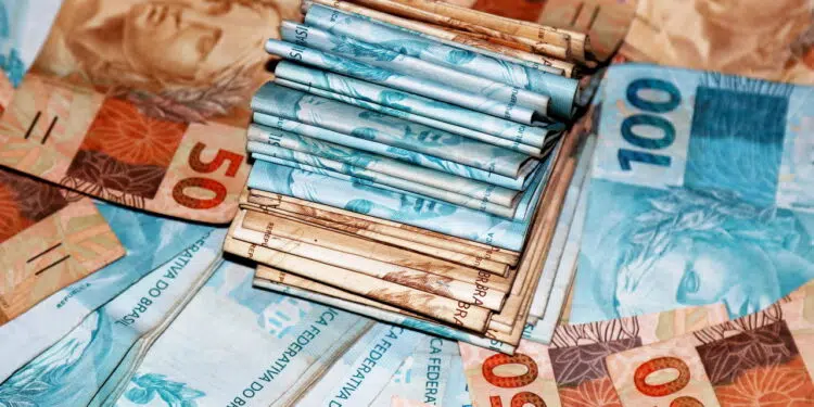 Boa notícia para trabalhadores de RS, SC, PR, RJ e SP: salário acima da média!