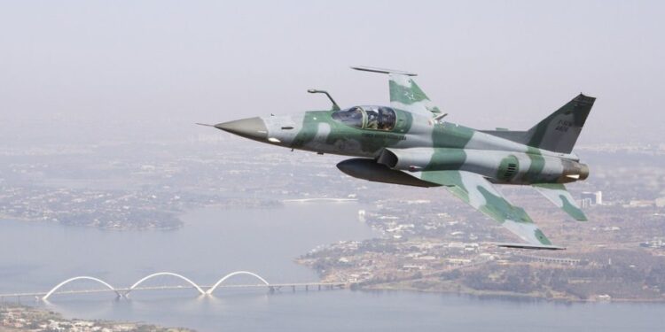 Piloto se ejetou antes da queda e passa bem; FAB vai investigar causas do incidente  Foto: Cb V. Santos/ Força Aérea Brasileira
