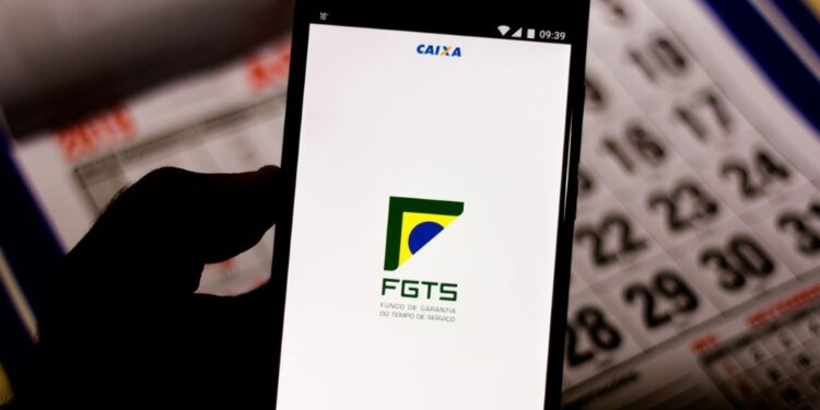 Ilustração do aplicativo do FGTS no celular | Créditos: depositphotos.com / rafapress