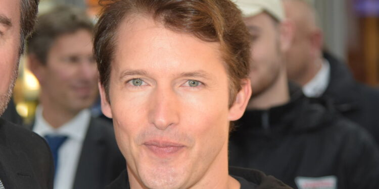 "You're Beautiful" 20 anos depois: O que aconteceu com James Blunt?