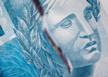 Nota de 100 reais | Créditos: depositphotos.com / rmcarvalhobsb