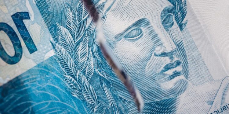 Nota de 100 reais | Créditos: depositphotos.com / rmcarvalhobsb
