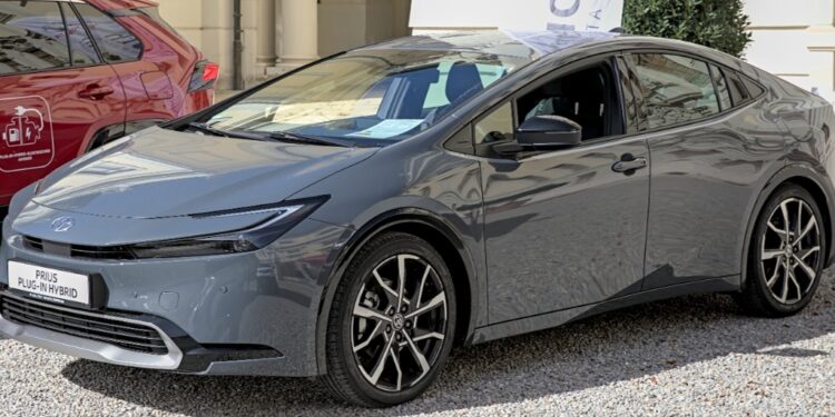 Toyota Prius 2023 Plug-in Híbrido | Veja essa imagem em: Wikimedia Commons