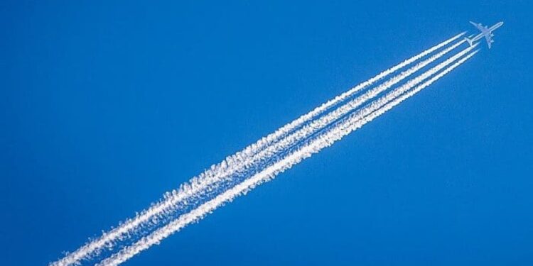 Você Sabia? Rastros de Aviões são um perigo para o clima. Entenda:
