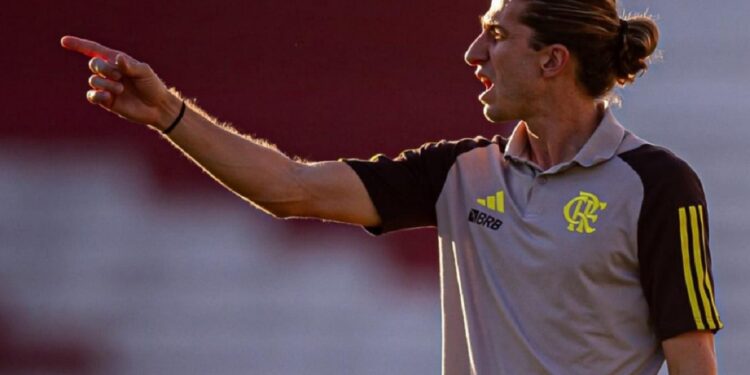 Flamengo: Filipe Luís inicia trabalho com vitória e aposta em Gabigol