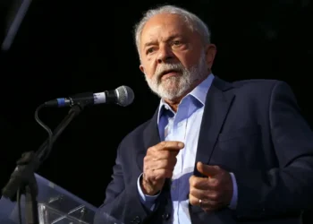 Opinião: "Lula precisa deixar a teimosia de lado e cair na real"