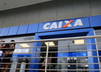 Frente de um banco da Caixa | Créditos: depositphotos.com / joasouza