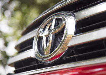 Toyota lança NOVO carro popular custando 89 mil reais e fazendo 28 km/l