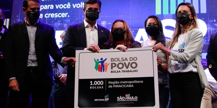 CadÚnico libera saques de até R$ 2.490 para quem já teve carteira assinada