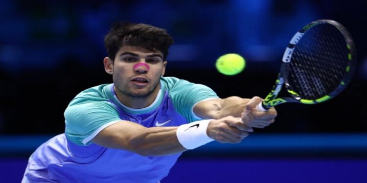 ATP Finals: Carlos Alcaraz se recupera vence Rublev e sonha com as semifinais.