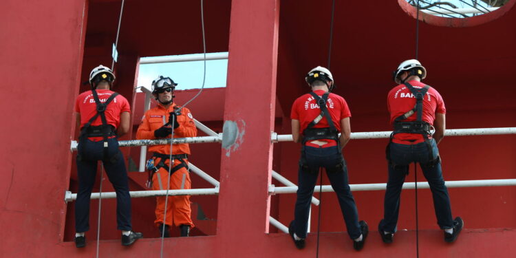 Concurso dos Bombeiros do Amapá (AP) tem 180 vagas e salário de R$ 8,3 mil! Veja agora