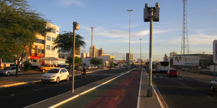 Ciclovia da Avenida Monsenhor Ângelo Sampaio - Petrolina, Pernambuco | Veja essa imagem em: Wikimedia Commons