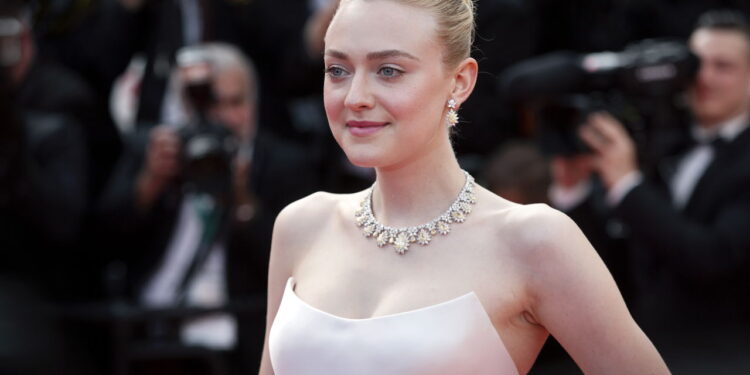 Dakota Fanning: De Criança Prodígio a Atriz Consagrada e Uma Fortuna de Milhões
