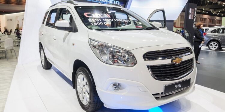 Frente da Chevrolet Spin | Créditos: depositphotos.com / hadkhanong1979