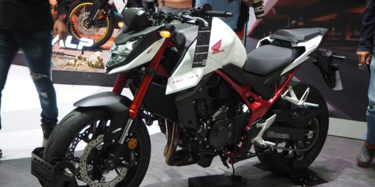 Honda CB750 Hornet | Veja essa imagem em: Wikimedia Commons