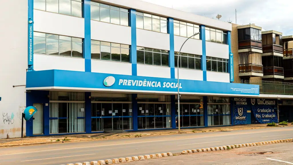 Romário cobra o INSS sobre suspensão indevida do BPC a pessoas com deficiência!