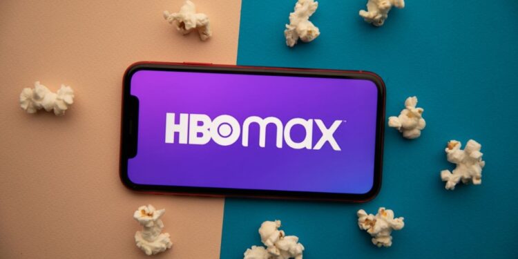 Logotipo da HBO Max em um celular | Créditos: depositphotos.com / burdun