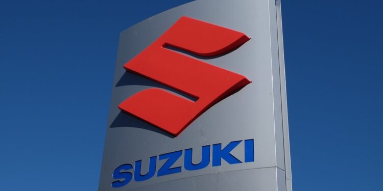 Logotipo da Suzuki em uma concessionária | Veja essa imagem em: Flickr