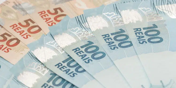 Novo salário mínimo 2025 chama atenção de trabalhadores brasileiros!