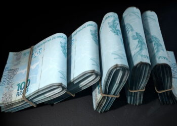 XP projeta salário mínimo de R$ 1.524 em 2025, impulsionado pela inflação!