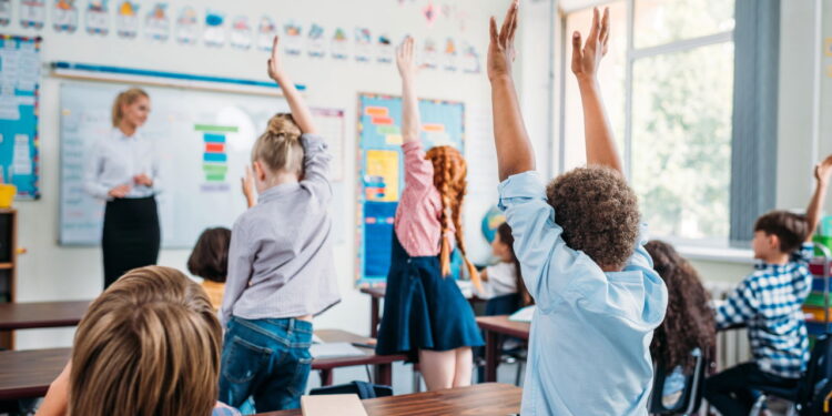 Governo de Minas abre concurso na educação com quase 14 mil vagas e ótimos salários!