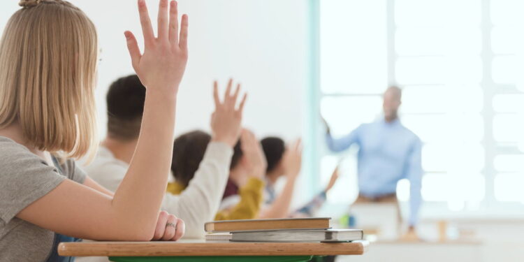 O que é a educação por competências e como ela prepara melhor os alunos! Entenda