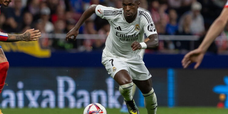 Vinicius Junior marca, mas Milan vence o Real pela Champions League.