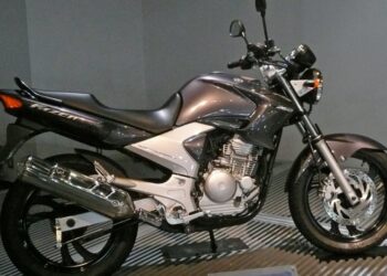 Yamaha Fazer 250 | Veja essa imagem em: Wikimedia Commons