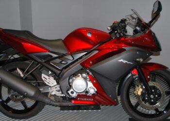 Yamaha R15 | Veja essa imagem em: Wikimedia Commons