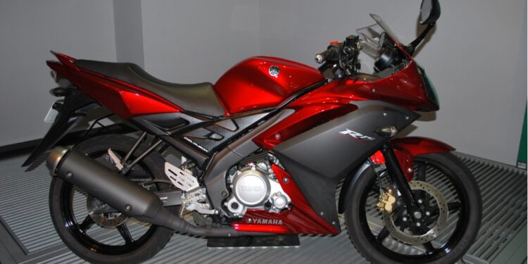 Yamaha R15 | Veja essa imagem em: Wikimedia Commons