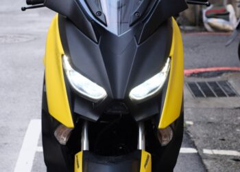 Yamaha XMax 300 de frente | Veja essa imagem em: commons.wikimedia.org