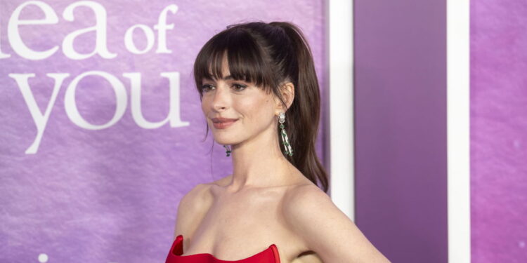 Verity nas telas: Anne Hathaway estrela a adaptação do best-seller de Colleen Hoover