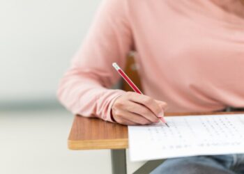 UFMG anuncia concurso público com 22 vagas e salários até R$ 4.9 mil!