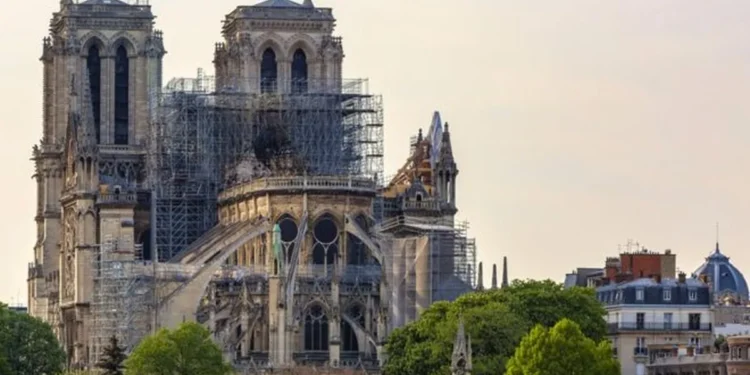 Catedral Notre Dame durante o processo de reconstrção após incêndio de 2019— Foto: Getty Images