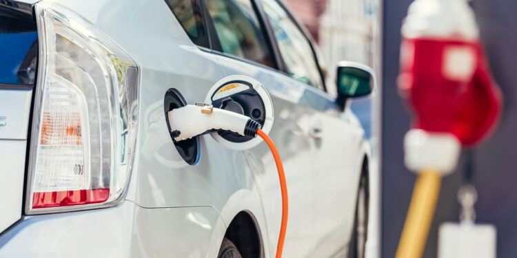 Carros elétricos de luxo no Brasil: Conheça os modelos com até 528 km de autonomia