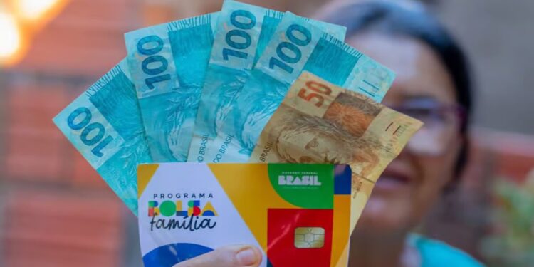Bolsa Família 2025: Como se inscrever, ser aprovado e receber o benefício?