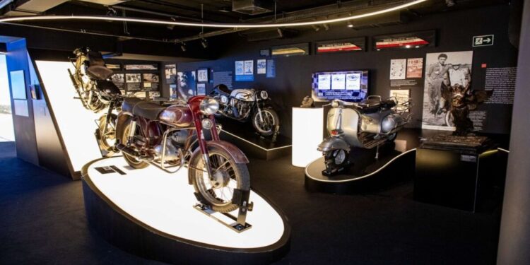 Mergulhe no mundo das duas rodas na exposição Duas Rodas e Uma Nação