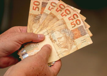 Salário Mínimo de R$ 1.733,10 decretado e trabalhadores comemoram!