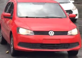 Dirigir veículo sem placas gera multa e sete pontos na CNH; Entenda!