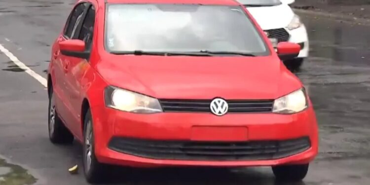 Dirigir veículo sem placas gera multa e sete pontos na CNH; Entenda!