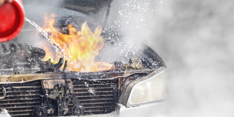 Extintores de incêndio em carros: volta a ser obrigatório? Confira