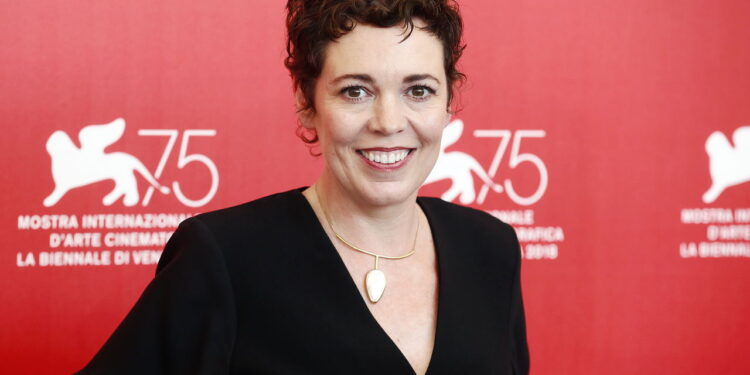 Olivia Colman: A rainha da versatilidade no cinema mundial