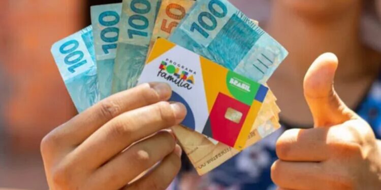 Parcela do Bolsa Família de até R$ 678,36 esta sendo pago pela Caixa