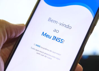 Cuidado com o golpe! INSS alerta que não entra em contato por telefone